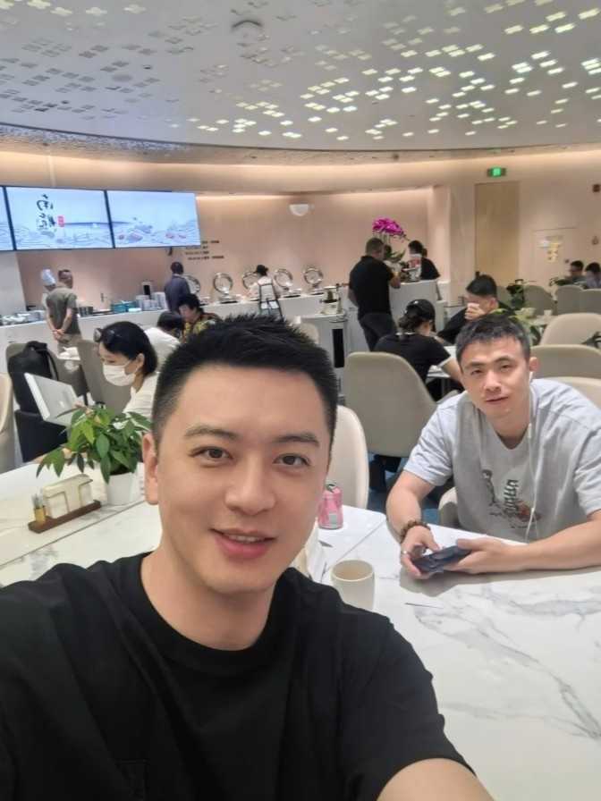 杨鸣晒合照赞赵继伟边线发球，杨瀚森绝杀黎巴嫩
